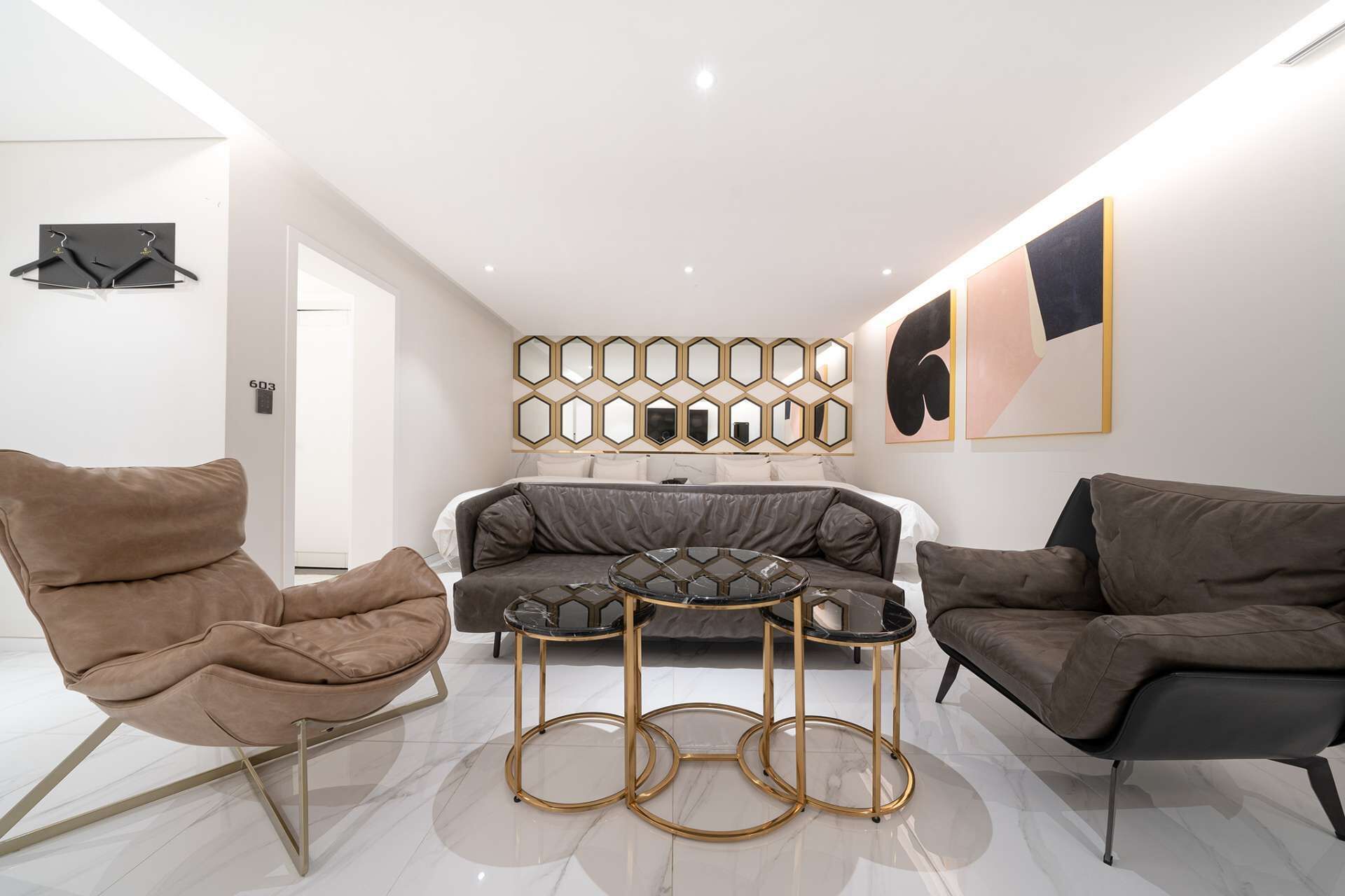 プレミアム スタジオスイート | デスク、WiFi (無料)、ベッドシーツ