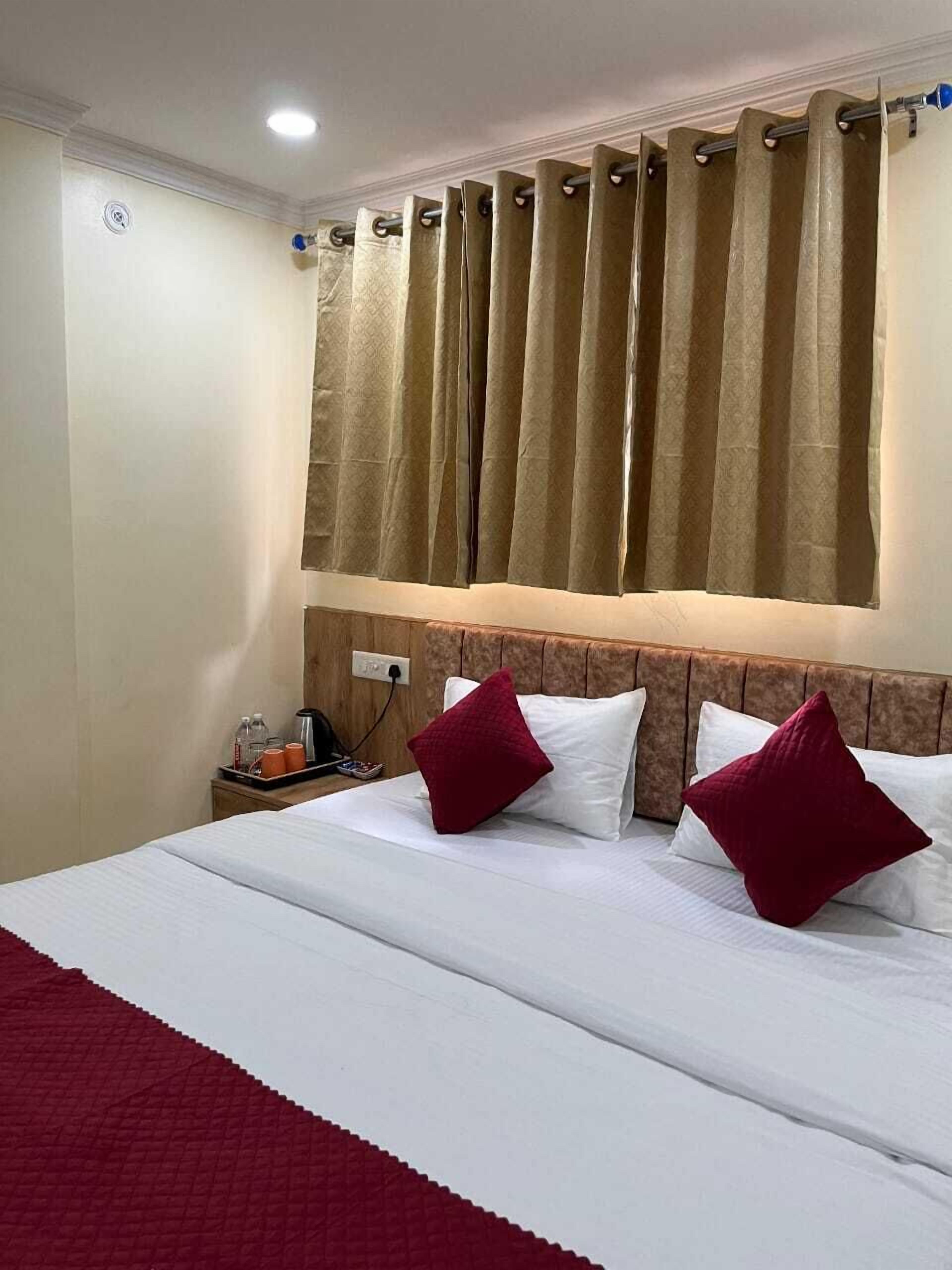 Family Room | Desk, free WiFi