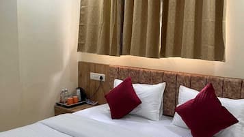 Family Room | Desk, free WiFi