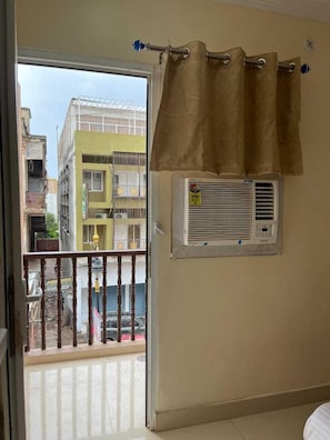 Standard Room, Balcony, City View | Terrace/patio