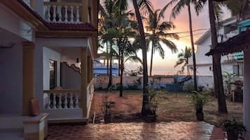 Vista frontal de la propiedad