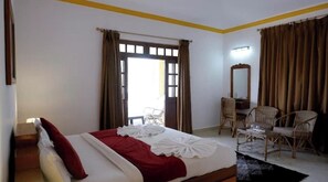 Desk, laptop workspace, free WiFi - Joy Guest House (Calangute)