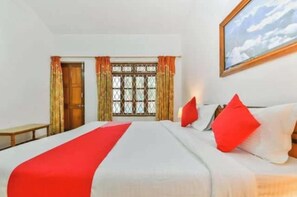 Desk, laptop workspace, free WiFi - Joy Guest House (Calangute)