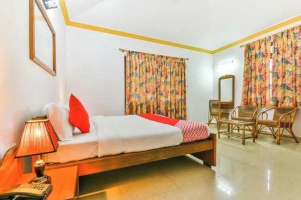 Desk, laptop workspace, free WiFi