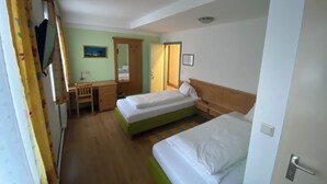 A hotel room with two beds, a desk, a chair, and a wardrobe. - Waldrestaurant Vida  (Kapfenberg)