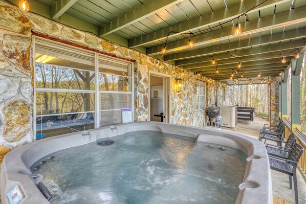 Terrace/patio - Neverland Retreat, River Views, Hot tub & Games (Blue Ridge)