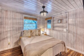 5 soverom, strykejern/-brett, internettilgang og sengetøy