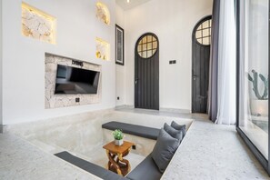 Deluxe Villa, 2 Bedrooms, Pool View, Poolside | Living area