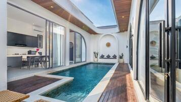 Hồ bơi ngoài trời