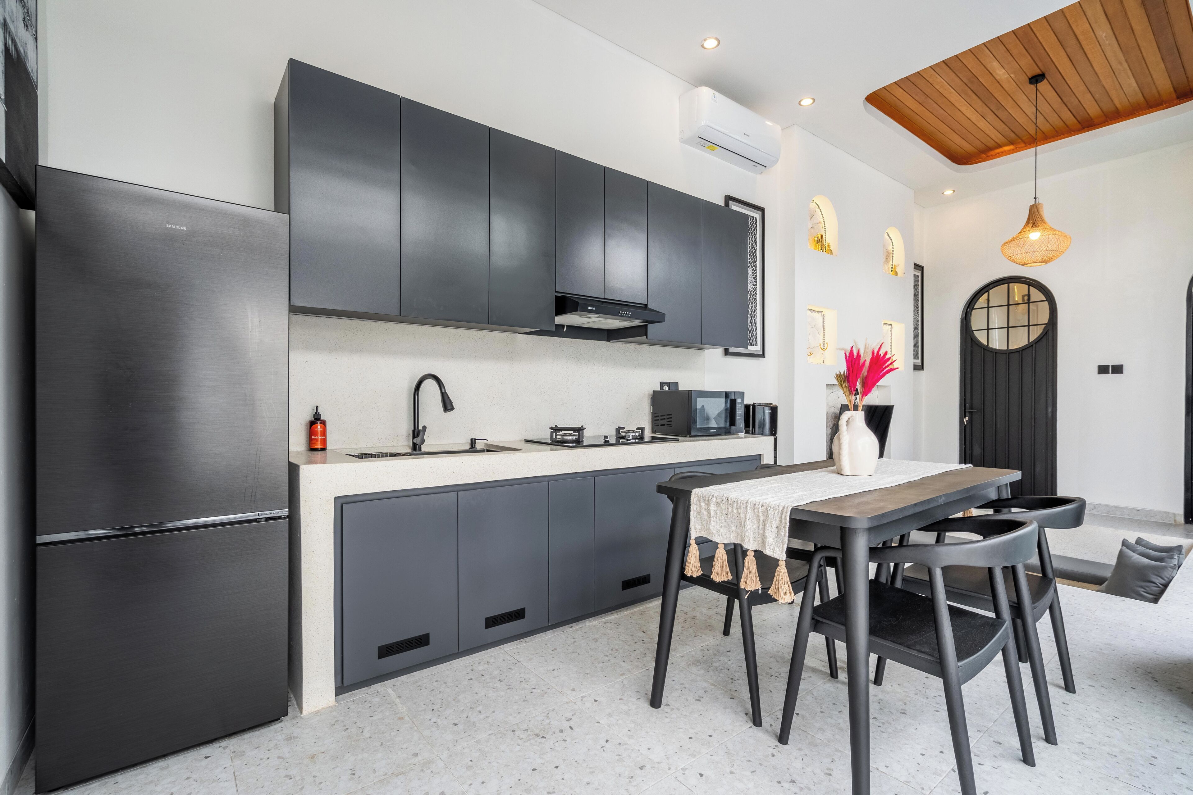 Biệt thự Deluxe, 2 phòng ngủ, quang cảnh hồ bơi, cạnh hồ bơi | Bếp nhỏ riêng | Tủ lạnh, lò vi sóng, bếp nấu, dụng cụ nấu nướng/bát dĩa/dao nĩa 