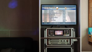 Habitación básica, 2 habitaciones (Us, Now (no pet)) | 1 habitación y wifi gratis 