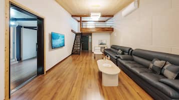 Basic Room, 2 Bedrooms (Us, Now (no pet)) | Exterior