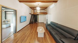 Basic Room, 1 Bedroom (The Place (Pet)) | 1 bedroom, free WiFi