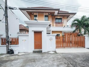 المنشأة من الخارج