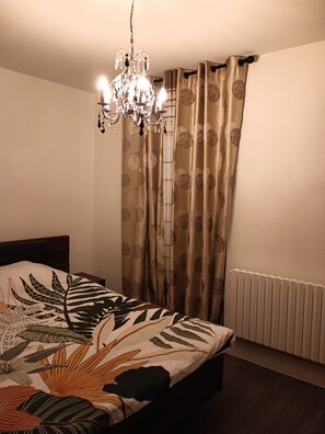 1 soverom, strykejern/-brett, wi-fi og sengetøy