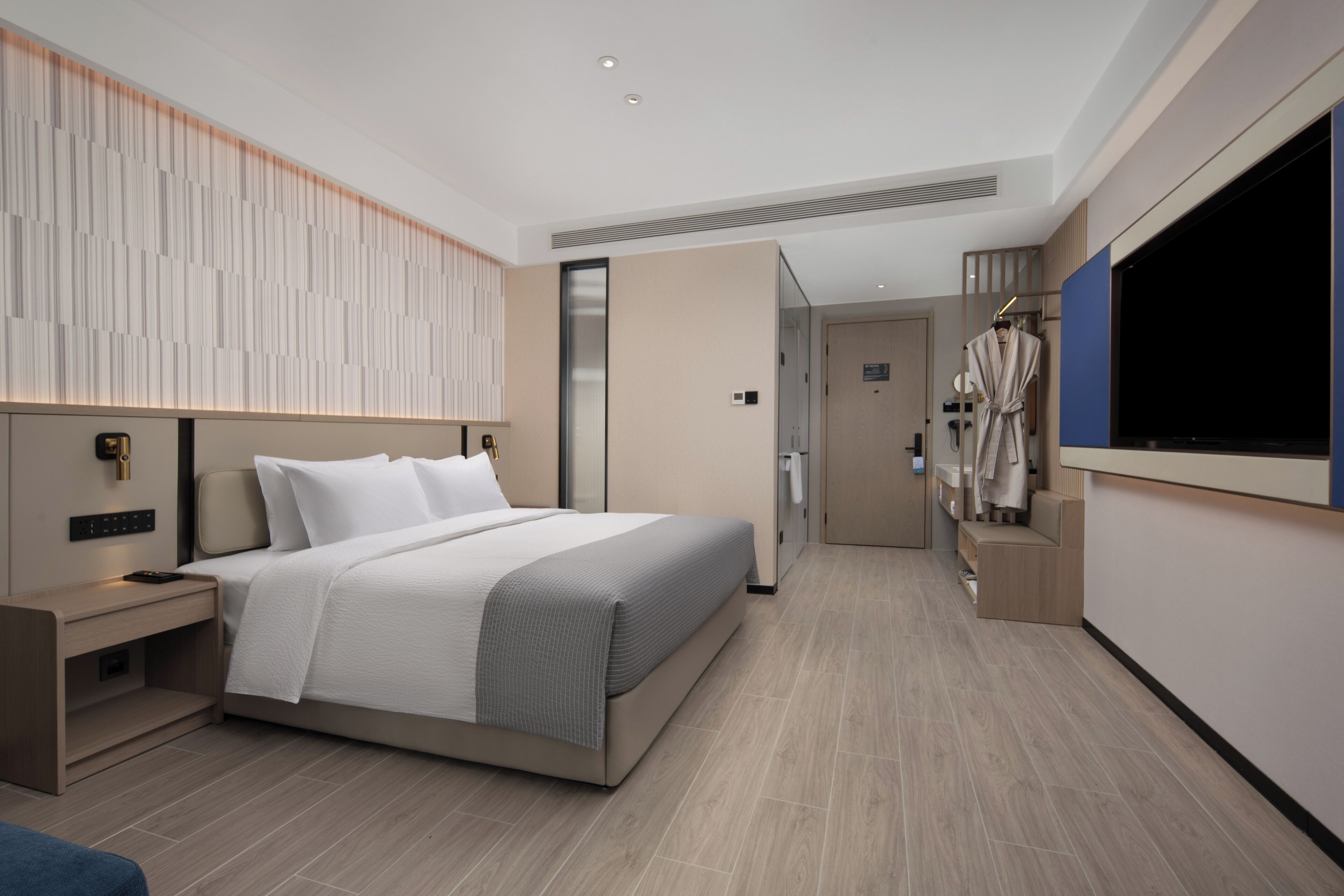 Phòng đơn tiện nghi đơn giản | Chăn bông, khu vực làm việc phù hợp cho laptop 