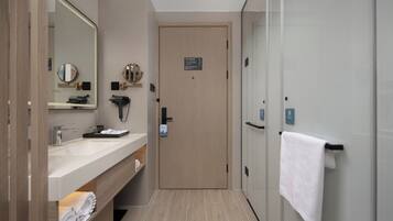 Buồng tắm vòi sen, đồ dùng nhà tắm miễn phí, máy sấy tóc