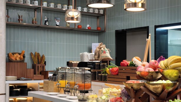 A buffet setup with various food items and beverages. - Wanda Yuehua Hotel Tangshan North (Tangshan)