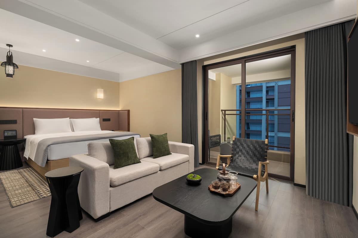 Luxe beddengoed, donsdekens, pillowtop-bedden, een laptopwerkplek