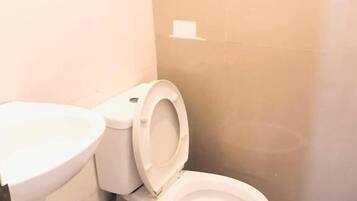 Quarto casal standard | Banheiro | Toalhas de banho