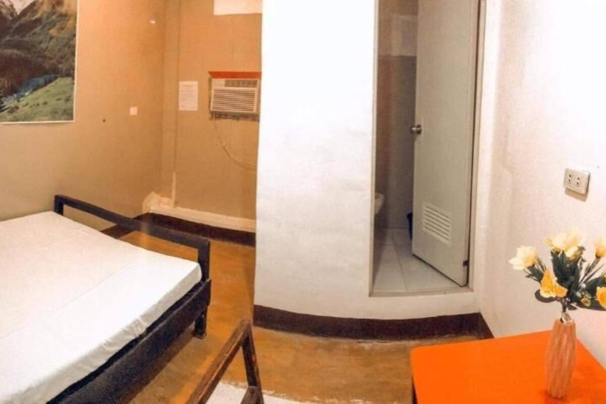 Standard Double Room | Desk
