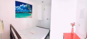 標準雙人房 | 書桌