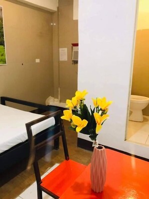 Standard Double Room | Desk