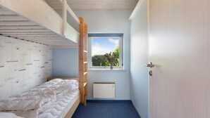 3 bedrooms, iron/ironing board, free WiFi - Lovely holiday home near beach and nature (Karrebæksminde)