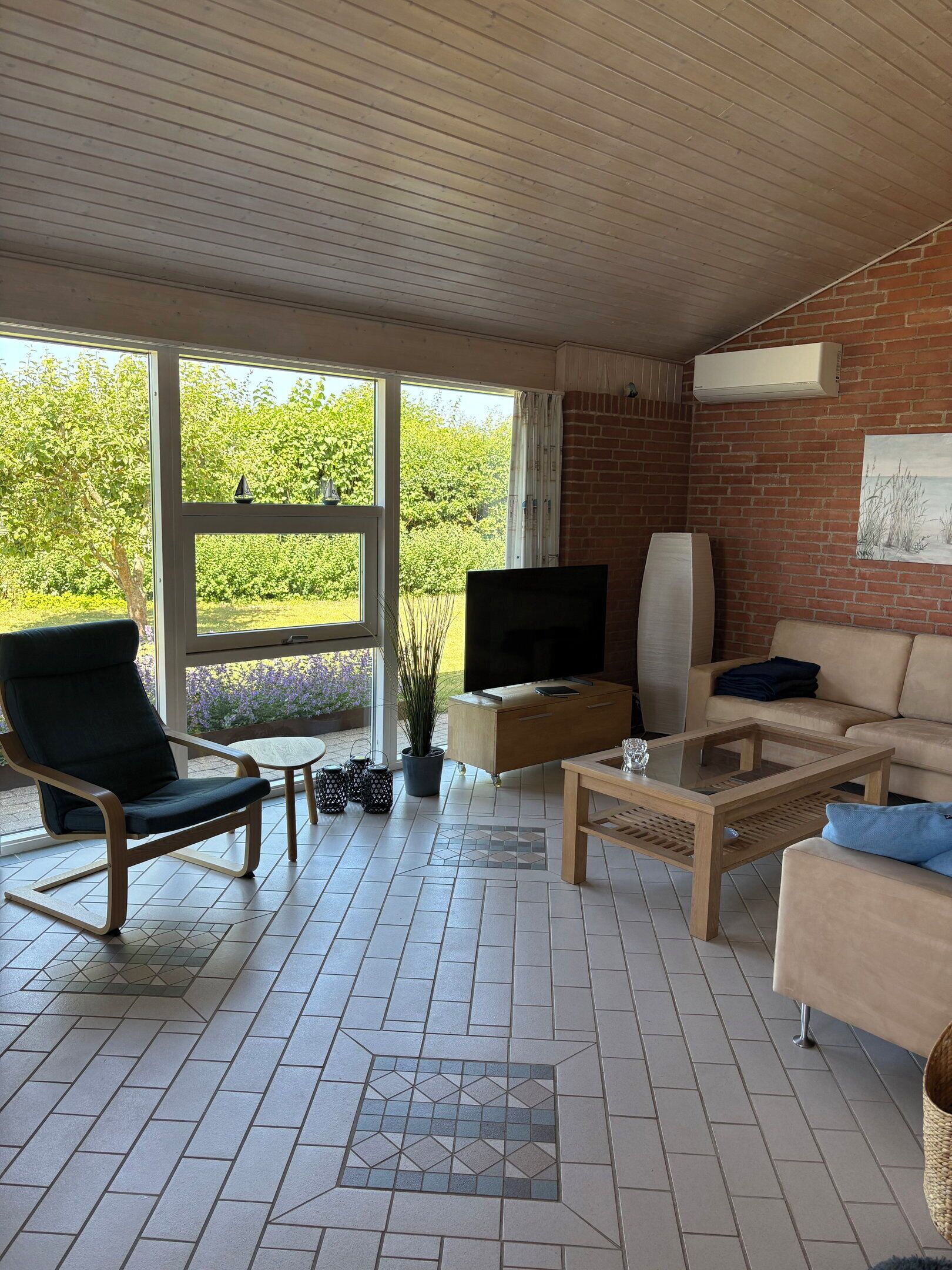 Flachbildfernseher, Kamin, DVD-Player