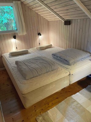 3 bedrooms, iron/ironing board, free WiFi