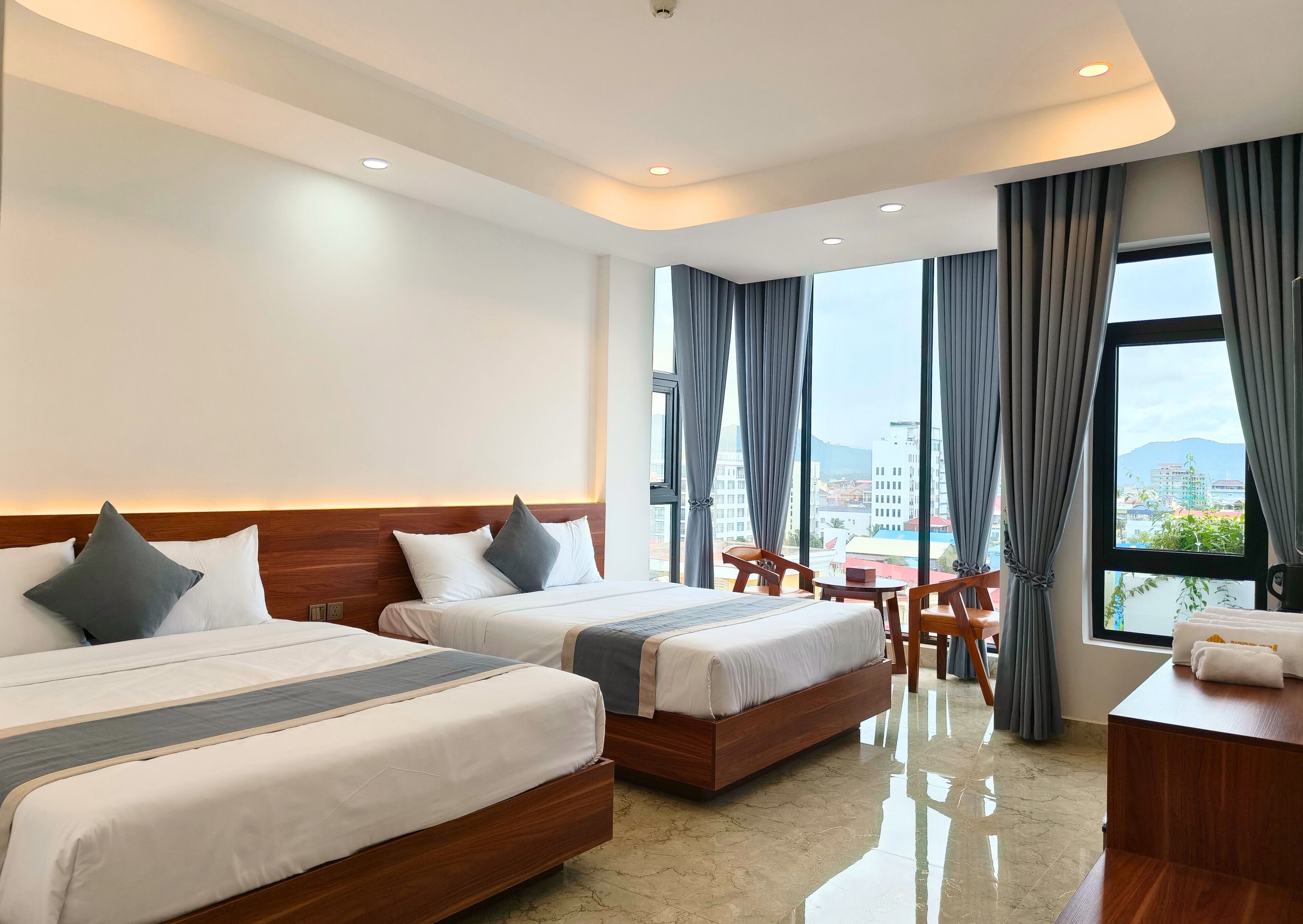 Caixa forta a l'habitació i escriptori 