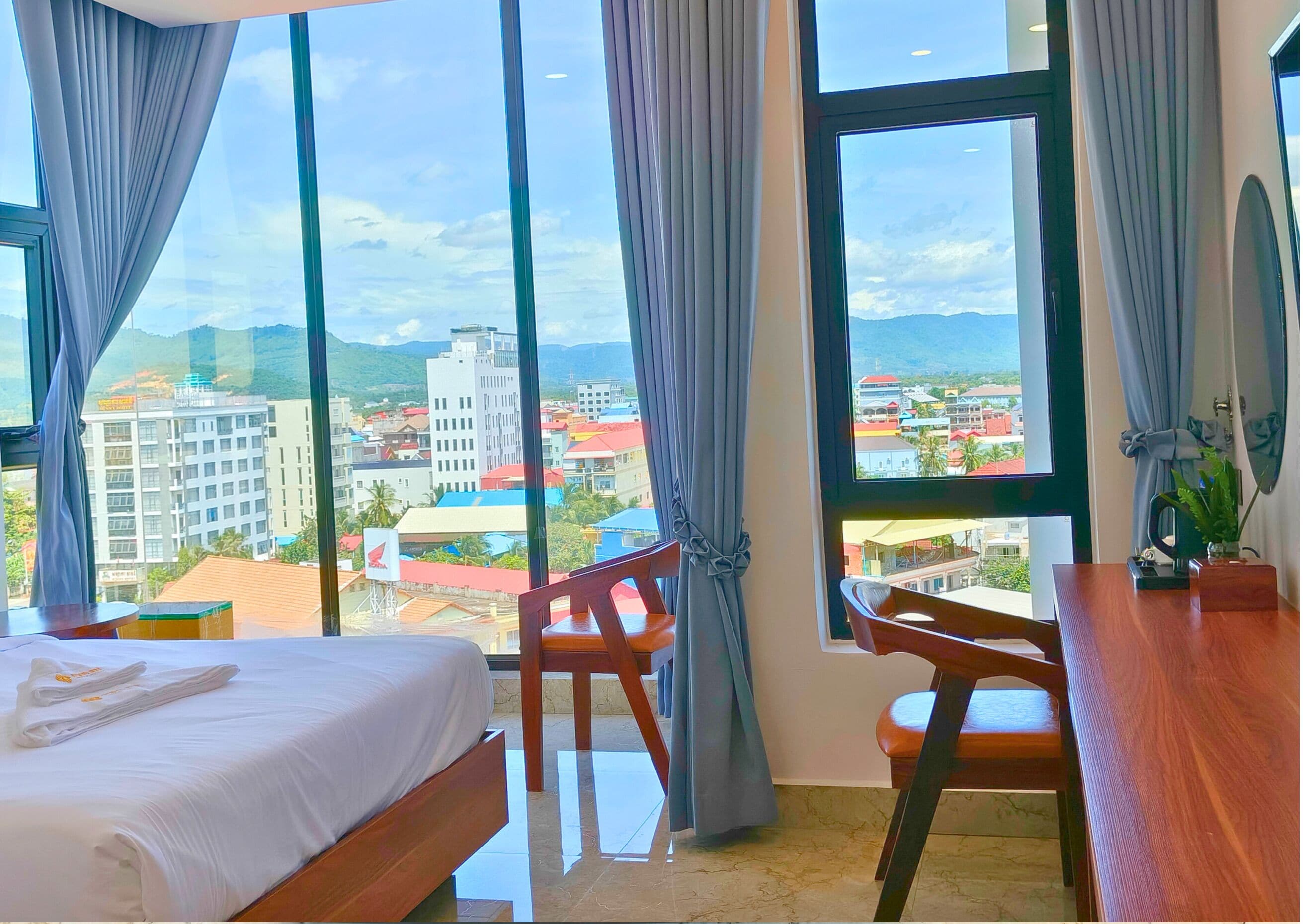 Caja de seguridad en la habitación y escritorio 