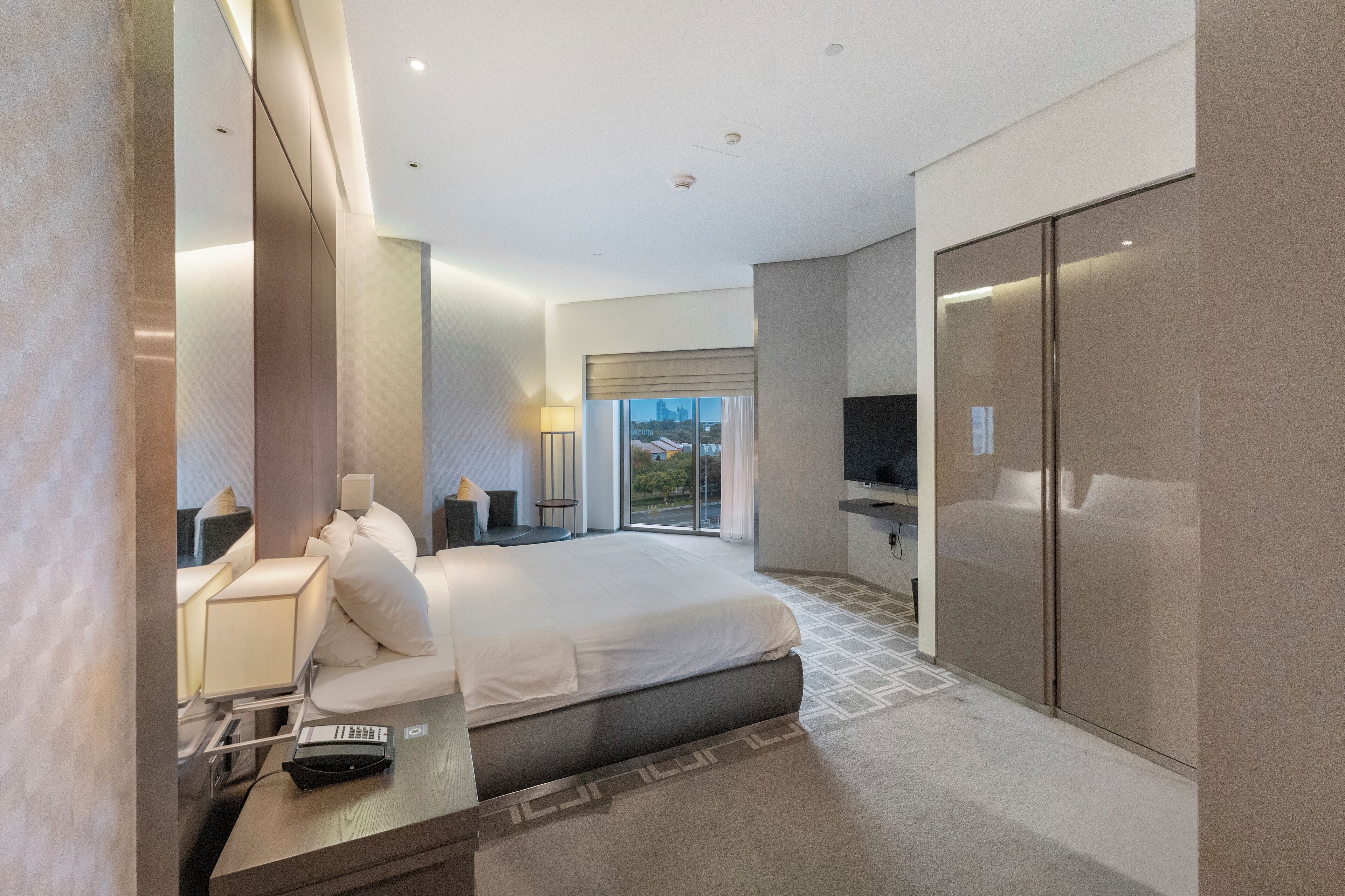 Estudio de lujo, vista a la ciudad | Tabla de planchar con plancha y wifi gratis 