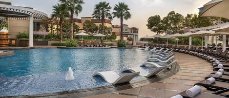 حمّام سباحة خارجي