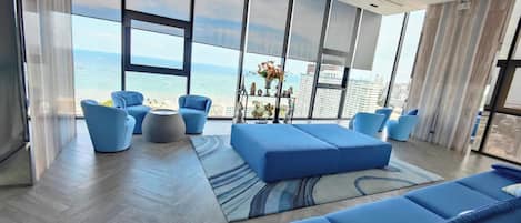 Apartment, 1 Bedroom, Accessible, Smoking | Lounge