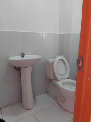 Chambre Double Deluxe | Salle de bain | Serviettes fournies
