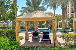 Outdoor pool - Fairmont North Residences -Palm Jumeirah (Dubai)