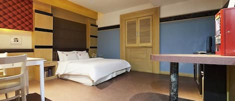 Deluxe | Individuelt dekorert, skrivebord, blendingsgardiner og wi-fi (inkludert)