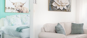 NEW TO VRBO: Stylish Haven with a Touch of Colour