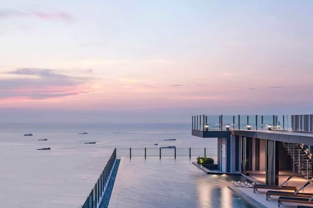 Near The Beach and Best Pool - Great Location