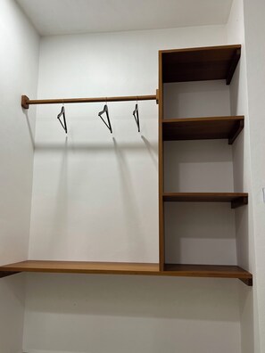 Studio Premium, Bebas Asap Rokok | Seprai premium, selimut bulu angsa, dan didekorasi berbeda-beda