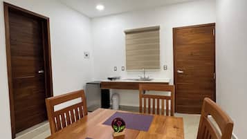 Comfort Apartment, Non Smoking | Private kitchen | Mini-fridge, stovetop, cookware/dishes/utensils