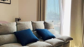 Comfort Apartment | Individually decorated, individually furnished, desk, free WiFi