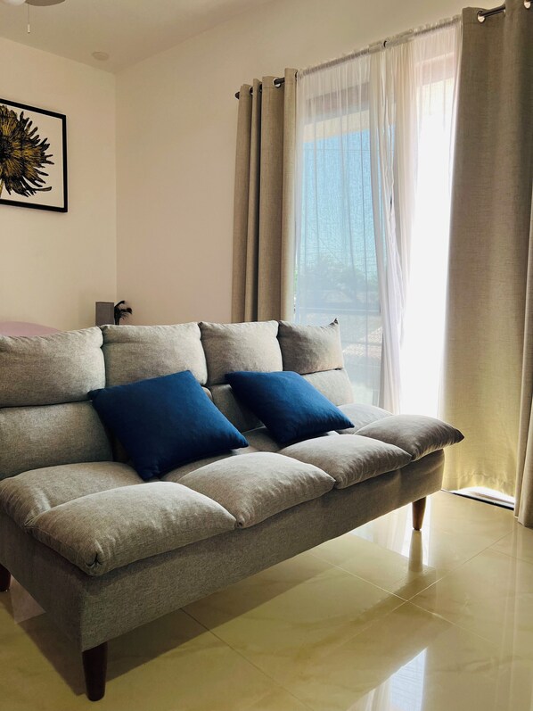 Apartemen Comfort, Bebas Asap Rokok, balkon | Seprai premium, selimut bulu angsa, dan didekorasi berbeda-beda