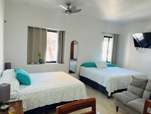 Studio Premium, Bebas Asap Rokok | Seprai premium, selimut bulu angsa, dan didekorasi berbeda-beda