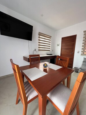 Apartemen Comfort, Bebas Asap Rokok, balkon | Area keluarga
