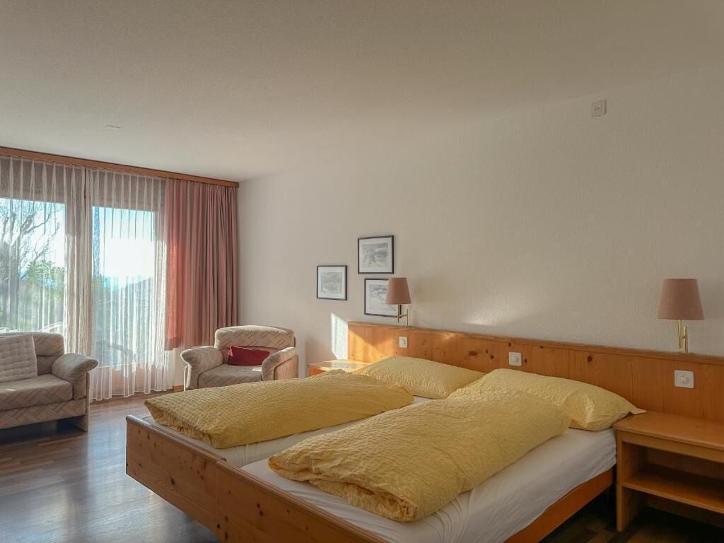 Escriptori, wifi gratuïta i habitacions accessibles amb cadira de rodes 