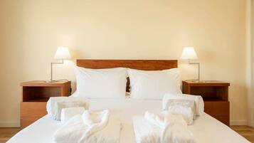 4 bedrooms, iron/ironing board, WiFi, bed sheets