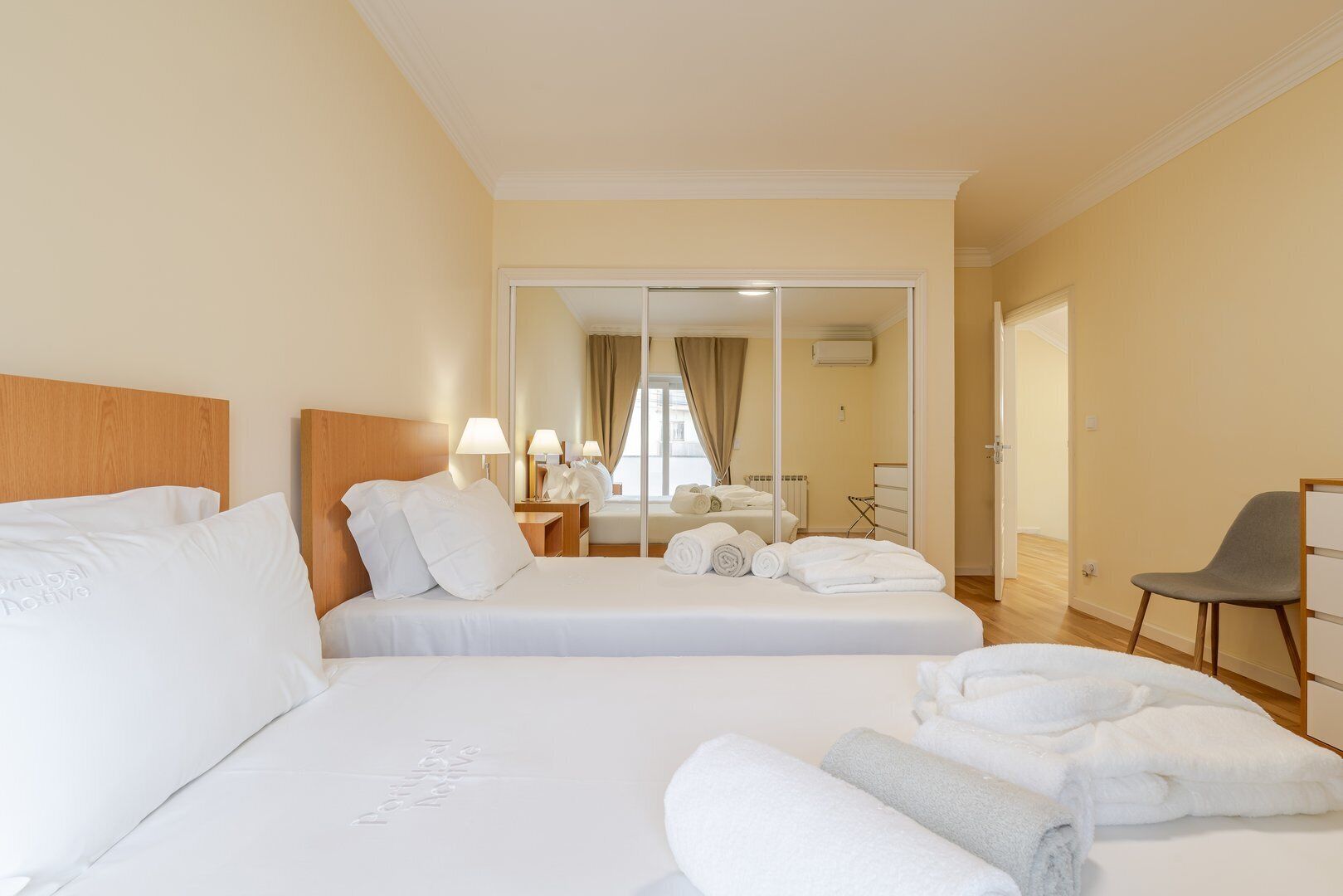 4 chambres, fer et planche à repasser, accès Internet, draps fournis