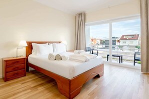 4 bedrooms, iron/ironing board, Internet, bed sheets